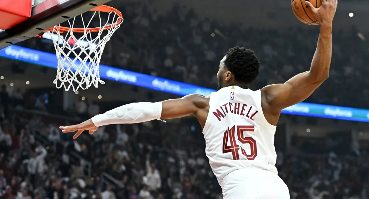 Donovan Mitchell Cavaliers Hawks