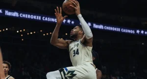 Giannis Antetokounmpo Bucks jogo