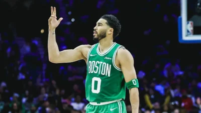 Jayson Tatum iguala marca de Russell Westbrook nos playoffs
