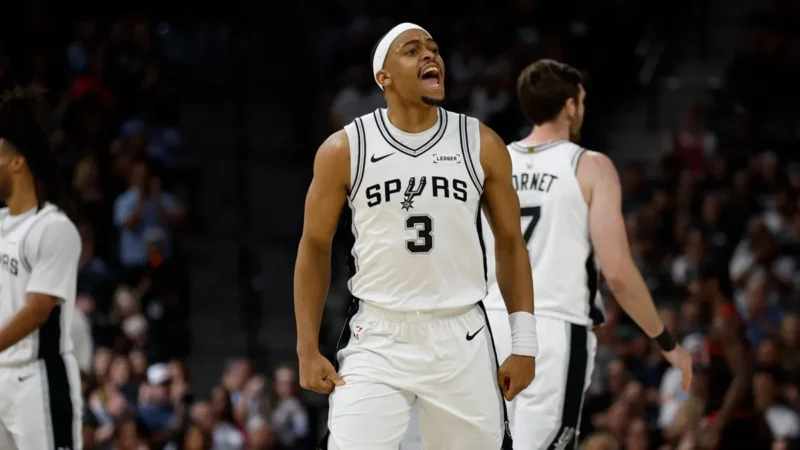 NBA Keldon Johnson reserva