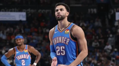 Ajay Mitchell brilha e Thunder afunda Lakers no jogo 3