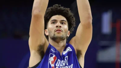 Analista faz previsão ousada para carreira de Cam Boozer na NBA