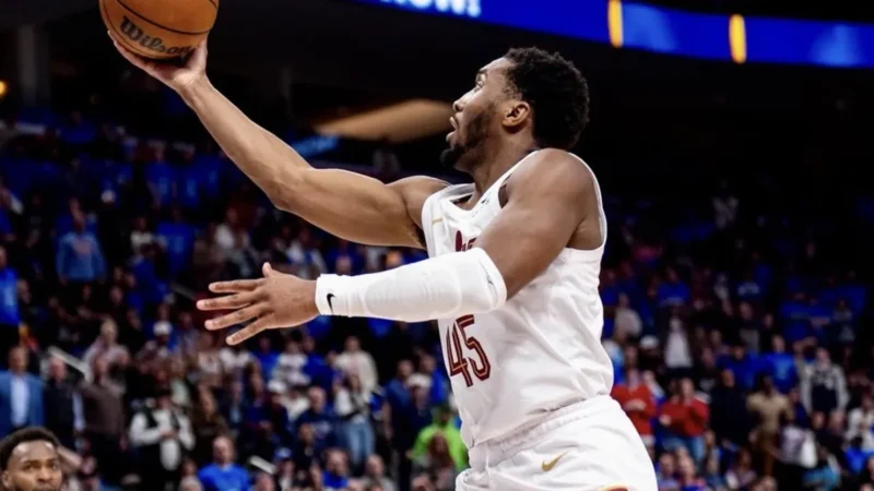 Donovan Mitchell Cavaliers PIstons