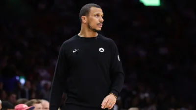 Joe Mazzulla é eleito técnico do ano na NBA