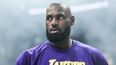 NBA: LeBron James joga contra marca negativa nos playoffs