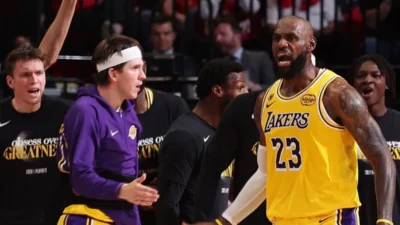 LeBron James comanda outra vez e Lakers elimina Rockets