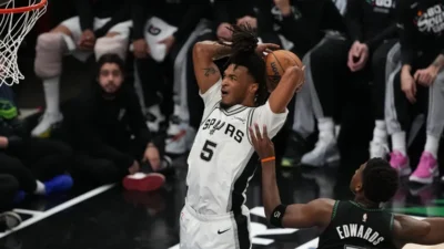 Stephon Castle brilha, Spurs vence e elimina Timberwolves