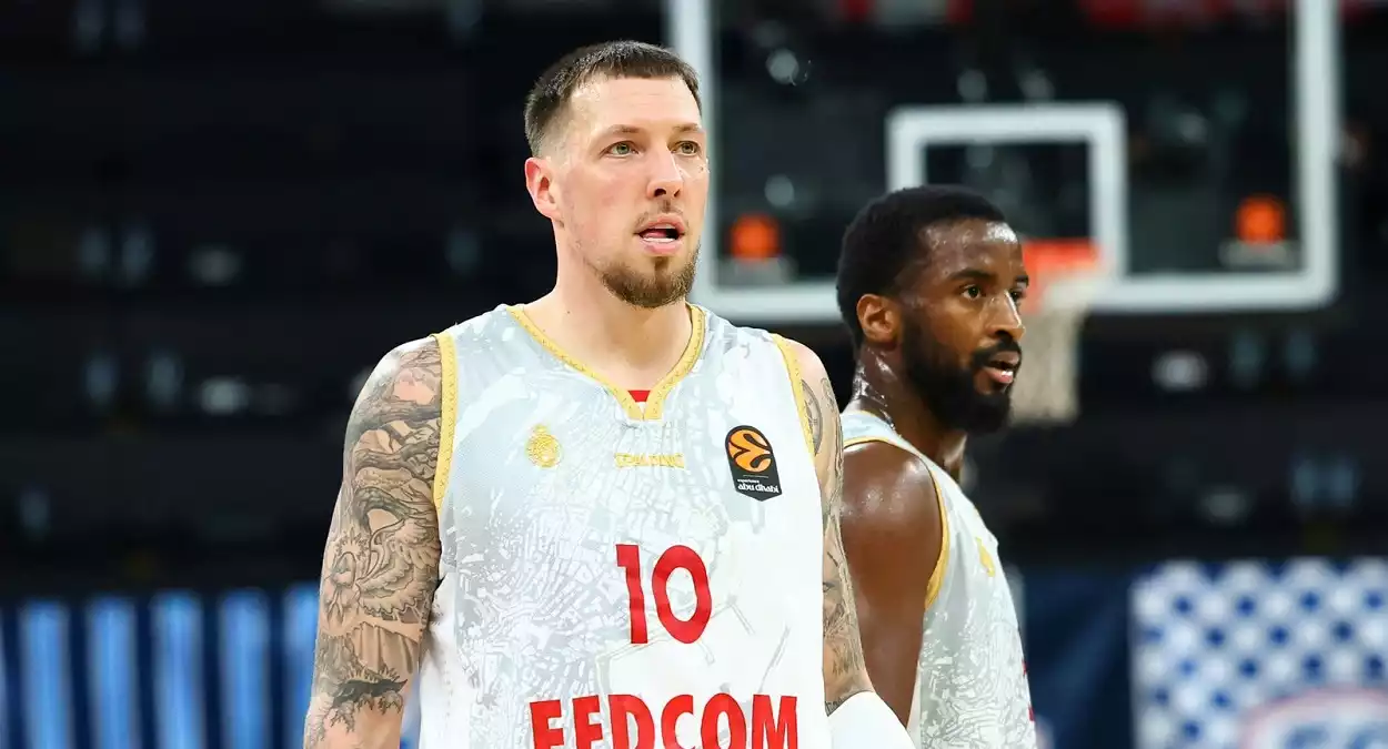 daniel theis carreira nba