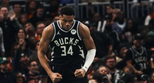 Giannis Antetokounmpo troca Celtics
