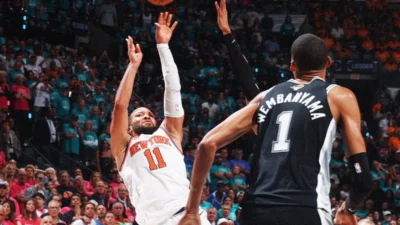 NBA admite erro em lance de Victor Wembanyama e Jalen Brunson
