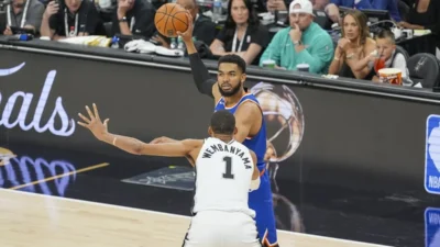 Karl-Anthony Towns brilha, Knicks sobrevive e abre 2 a 0 no Spurs