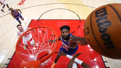 Lakers e Bulls brigam por Mitchell Robinson, dizem fontes