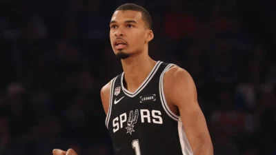 Victor Wembanyama decide, Spurs responde e bate Knicks