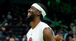 Pistons Bucks troca jogadores
