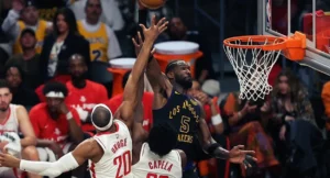 Deandre Ayton troca Lakers