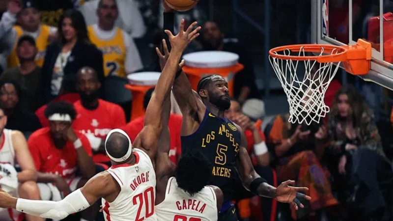 Deandre Ayton troca Lakers