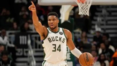 Giannis Antetokounmpo Bucks troca