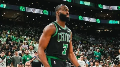 76ers troca Jaylen Brown