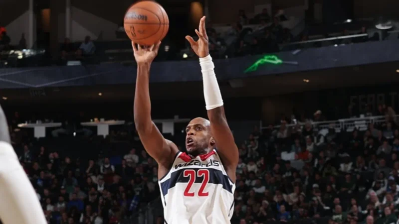 Khris Middleton troca Wizards