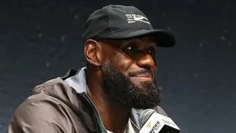 NBA LeBron James 76ers