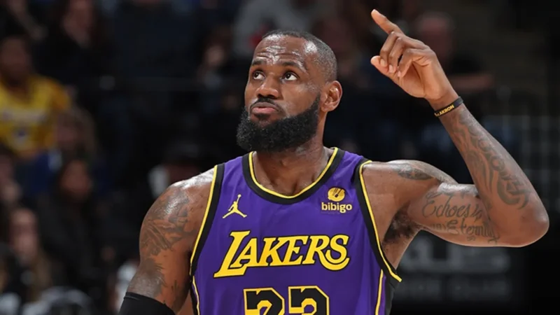 LeBron James agência livre