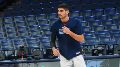 Santi Aldama troca Mavericks